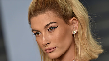 Hailey Bieber, Livincool street style, Fashion inspiration, Steal her look HD wallpaper