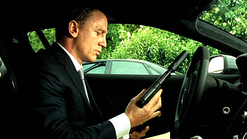 Casino Royale Bond, Thrilling action, High-stakes gambling, Stylish spy film HD wallpaper