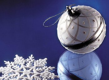 Holidays, Reflection, Christmas Tree Toy, Snowflake HD wallpaper