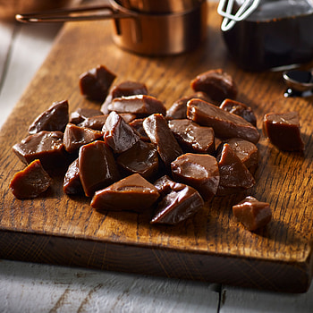 Treacle toffee, Special bag, Chewy and rich, Thorntons' classic HD phone wallpaper