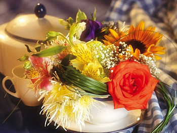 COSY POSY, tea, roses, posies, table setting, cups, still life, bouquets, sunflowers, teapot HD wallpaper