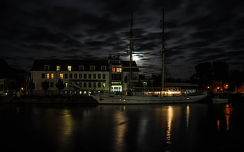 TRANQUIL MOONLIGHT, night, oceans, harbours, reflections, yachts, buildings, lakes, moon, lights, clouds, sky, water HD wallpaper