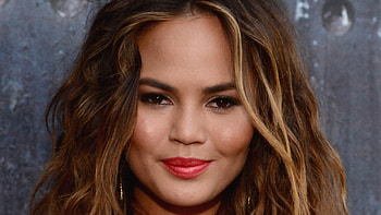 Chrissy Teigen, , Picky. com, Striking visuals HD wallpaper