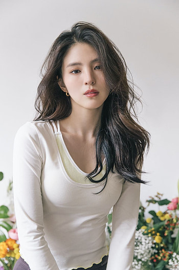 The World of The Married Actress Han So Hee Began Acting For One Reason And One Reason Only HD phone wallpaper
