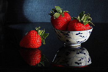 Strawberries, Reflection, Berries, Bowl HD wallpaper