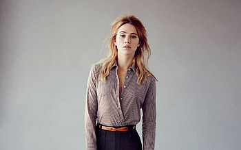 Suki Waterhouse, Fashionable outfit, Eye-catching , Style inspiration HD wallpaper