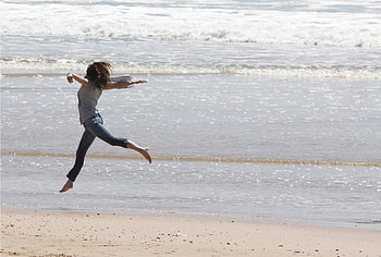 Walking on Air, flying, dancing, ballerina, beach HD wallpaper