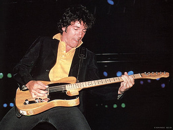 Bruce Springteen, guitar player, boss, ywllow shirt, singer, male HD wallpaper