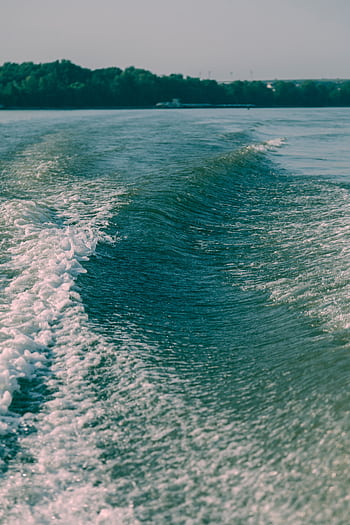 Gentle ocean waves captured with a Canon EOS 5D, perfect for a calming background. HD phone wallpaper