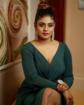 Ineya, head, dress, multilingual actress HD phone wallpaper