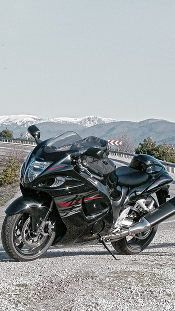 Suzuki Hayabusa, Sportbike perfection, Timeless elegance, Thrilling performance HD phone wallpaper
