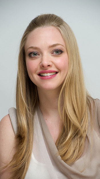 Amanda Seyfried, hollywood actress HD phone wallpaper