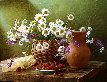 Strawberries and daisies, green wall, purple flowers, strawberries, napkin, vase, clay, dish, daisies HD wallpaper