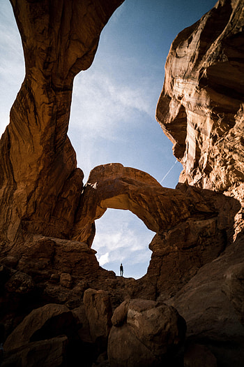 Rocks, Silhouette, Miscellanea, Miscellaneous, Loneliness, Arch, Lonely, Alone, National Park HD phone wallpaper