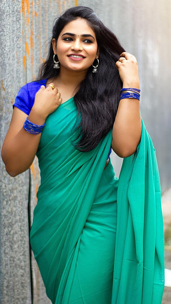 Shruti Selvam, tamil actress, sexy gorgeous, saree beauty HD phone wallpaper