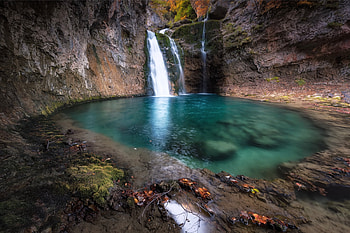 Waterfall ~ Ordesa Valley, Spain, spain, reflection, waterfall, cave, nature HD wallpaper