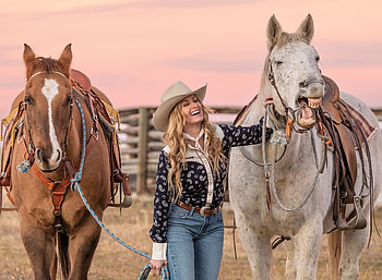 Horse Laugh, cowgirls, horses, blondes, hats, ranch HD wallpaper