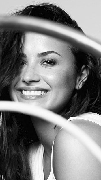 cuteee!, smile, monochrome, Black & White, actress, singer, music, Demi Lovato HD phone wallpaper