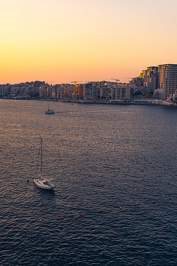 Cities, Water, Twilight, Boats, City, Building, Dusk HD phone wallpaper