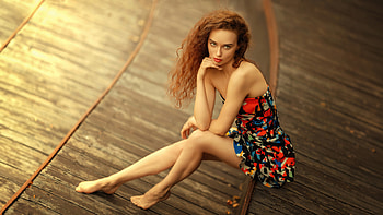 Girl Sitting Outdoor In Warm Light, girls, model HD wallpaper