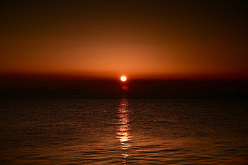 Sun Is Setting Over The Ocean, sunset, evening, sun, ocean, nature HD wallpaper