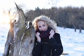 Smile, blue eyes, beautiful, woman, winter HD wallpaper