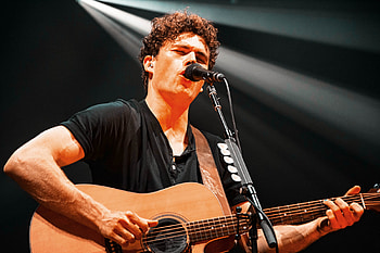 Vance Joy (Music), Live performance, Enchanting venue, Captivated audience HD wallpaper