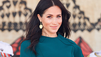 Samantha Markle sues Meghan, Defamation lawsuit, Family feud, Legal battle HD wallpaper