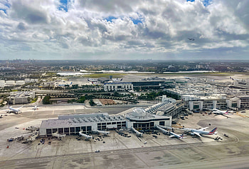 Miami International Airport, travels, Man posing, Rape woman HD wallpaper