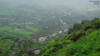 Purandar Fort in Monsoon, pune, narayanpur, shivaji, balaji, incredible india, bajiprabhu, monsoon, sahyadri, sambhaji, saswad, ketkawle, vajragad, purandar fort HD wallpaper