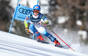 Shiffrin and male skier comparison, Close performances, Same course, World Championships HD wallpaper