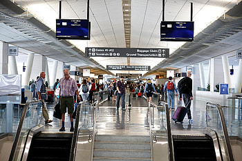 San Francisco International Airport, Stanford scholar, Tragic incident, Bathroom discovery HD wallpaper
