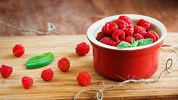 Raspberries, sweet, sumer, graphy, delicacy, fruits, food HD wallpaper