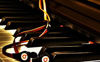 Classic Joins Modern, classic, keys, graphy, beats, ears, instrument, music, piano, ivory, technology, modern, ebony HD wallpaper