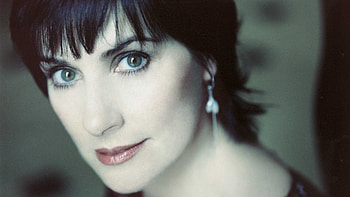 Enya , Posted by John Walker, Enya Patricia Brennan, Celebs HD wallpaper