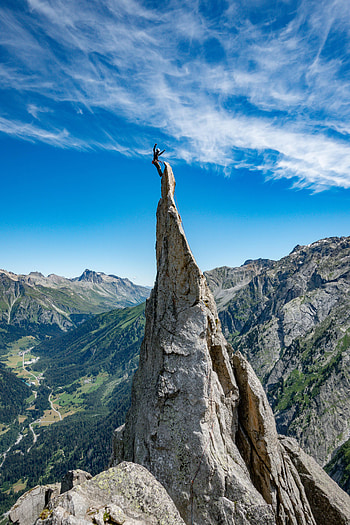 Rock, Vertex, Top, Miscellanea, Miscellaneous, Extreme, Rock Climber, Alpinist HD phone wallpaper