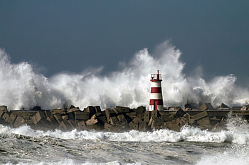 Storm over the Beacon, sea, lighthouse, portugal, povoa, house, waves, light, do, varzim, harbor, storm, ocean HD wallpaper