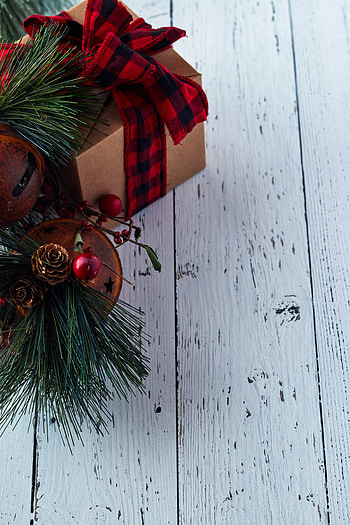 Holidays, Cones, New Year, Decorations, Christmas, Box, Needles, Present, Gift HD phone wallpaper