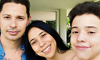 Leoni Torres, Sebastian's mischief, Funny video moment, Father-son bond HD wallpaper