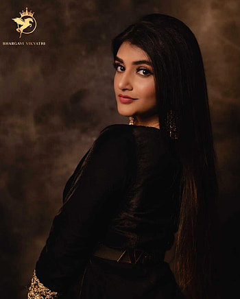 Sreeleela, Telugu actress, fashion design, lip HD phone wallpaper