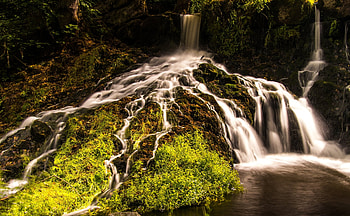 Sunshine on Mossy Rock Waterfalls, Waterfalls, Rocks, Nature, Forests, Mountains, Sunshine, Moss HD wallpaper