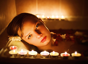 Relaxing weekend, beautiful girl, bath, eyes, weekend, relax, beauty, lovely face, light, petals, stare, flowers, candles, lips, hair, harmony, enjoy HD wallpaper