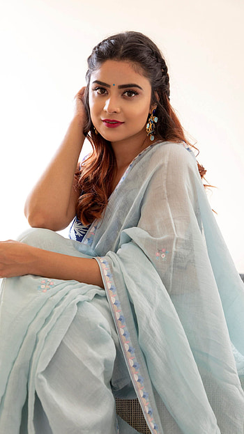 Priyanka sharma, telugu actress, saree beauty HD phone wallpaper