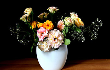 Flowers, Roses, Bouquet, Gypsophilus, Gipsophile, Table, Vase, Disbanded, Loose HD wallpaper