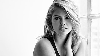Kate Upton, Black and white , Striking background , Elegant beauty HD wallpaper