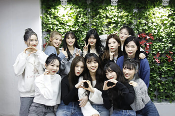 LOONA, K-pop group, Members test positive, COVID-19 HD wallpaper