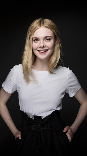 Elle Fanning, Sidney Hall hoot, Stunning HD phone wallpaper