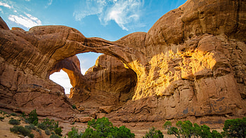 utah usa, trees, hills, sunlight, arch, rocks HD wallpaper