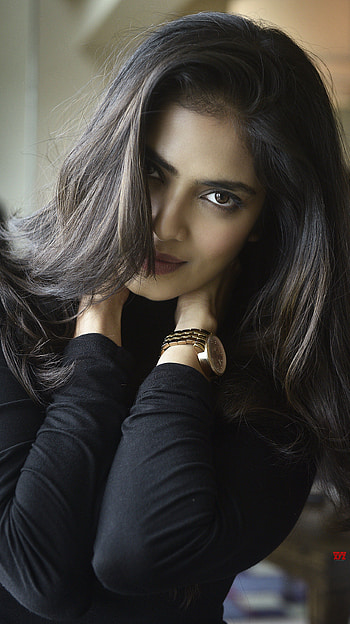 Malavika mohanan, tamil actress, cute HD phone wallpaper