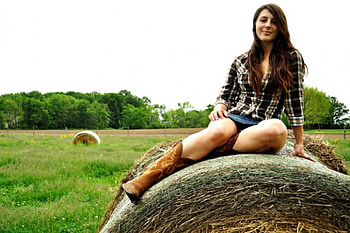 Cowgirl Bailing Hay, style, farm, brunettes, cowgirls, hay bail, ranch, fields, girls, women, models, boots, western, female HD wallpaper